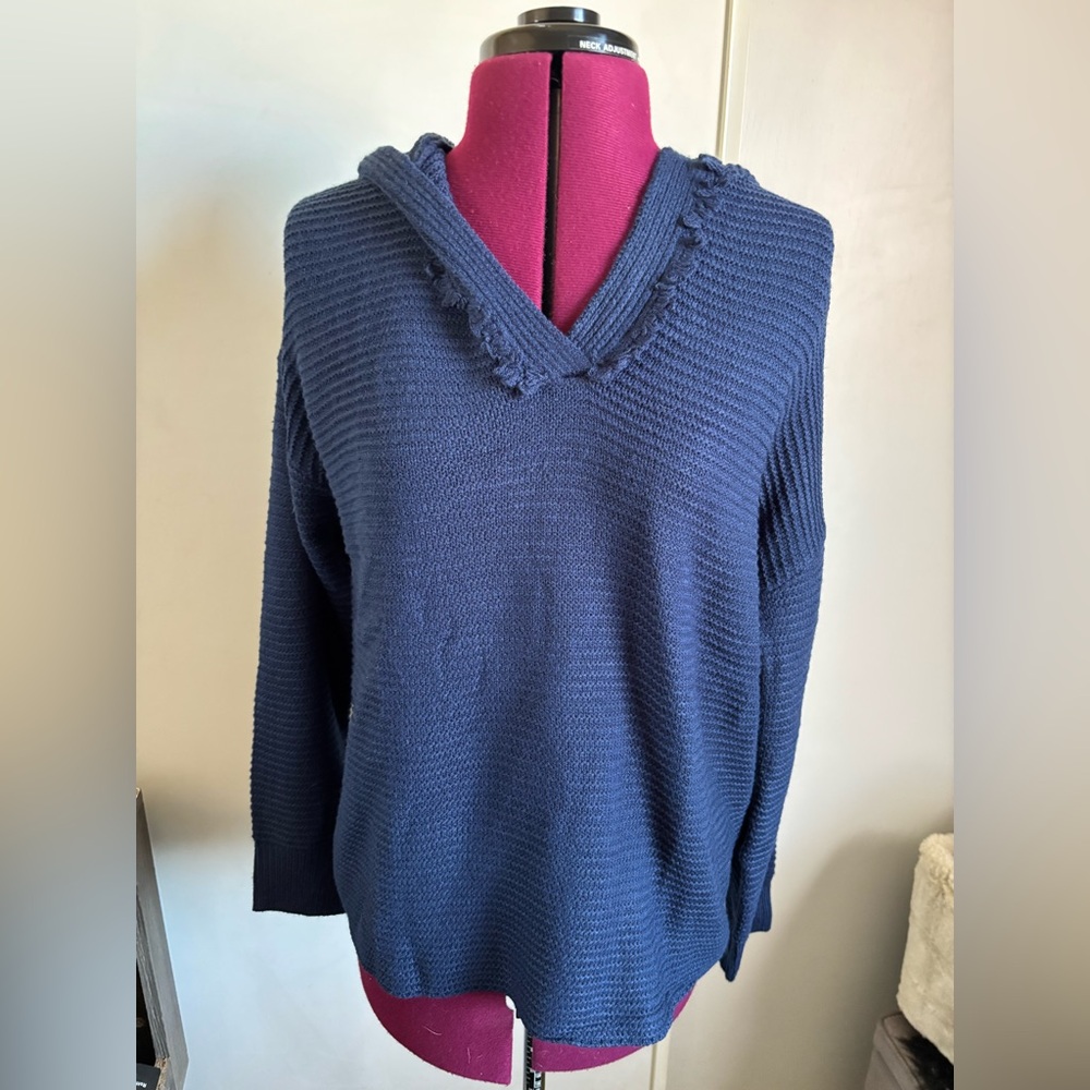 🍾NWT Navy Blue Women's V Neck Sweater with hood, Size S